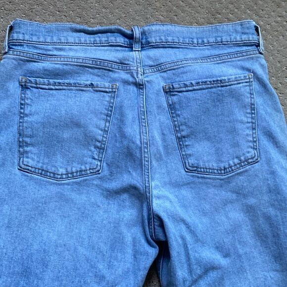 Old Navy. Mid rise Boyfriend Jean. Size 12. NWOT. - Picture 7 of 8